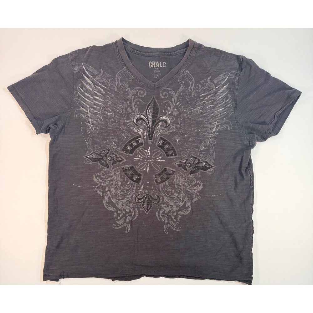 CHALC Mens XL Gray Graphic V-Neck T-Shirt Cross Wings Fleur De Lis Y2K Gothic